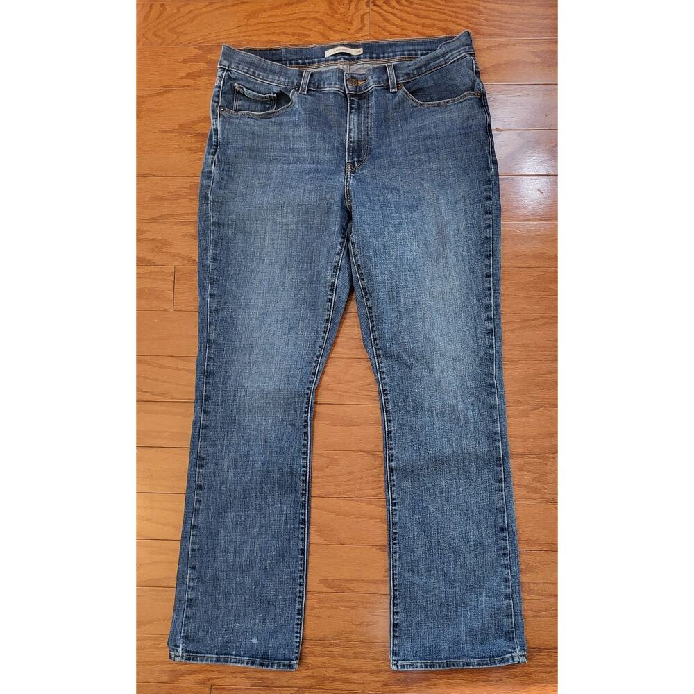 Levi's Jeans Women Size 14 Classic Boot Med Wash (Actual 34W X 30L)